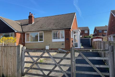 2 bedroom semi-detached bungalow to rent, Hillhead Drive, Batley