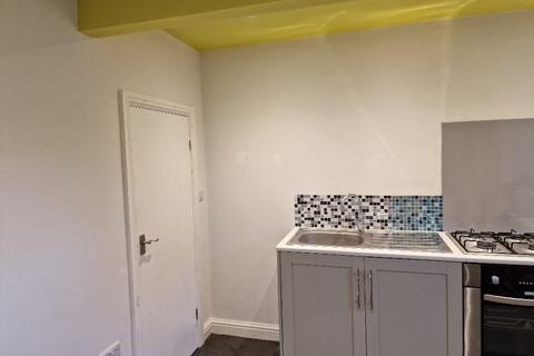 3 bedroom end of terrace house to rent, 3 Railway Street, Keighley, BD20