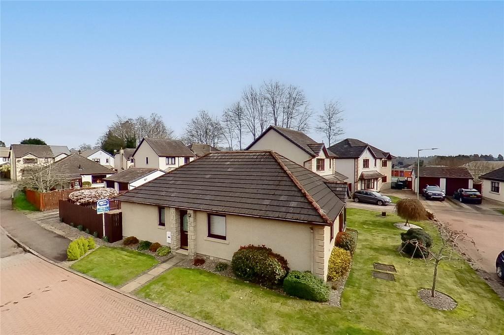 14 Admiralty Wood, Almondbank, Perth, PH1 3 bed detached bungalow for sale £240,000