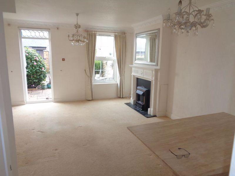 SouthendOnSea 3 bed house £1,600 pcm (£369 pw)