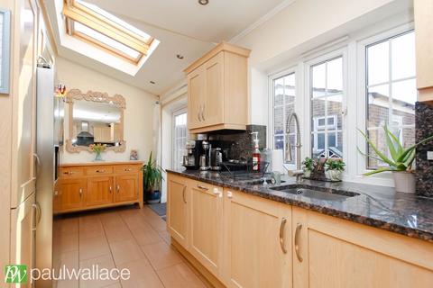 200 Beechfield, Hoddesdon, EN11 9QF
