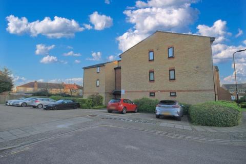 2 bedroom flat for sale, Chartwell Close, Greenford