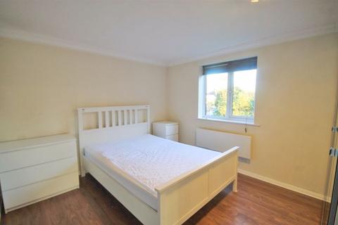 2 bedroom flat for sale, Chartwell Close, Greenford