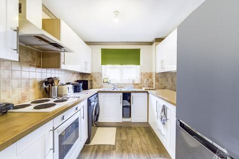 98 Caspian Way, Purfleet-on-thames, RM19 1LE