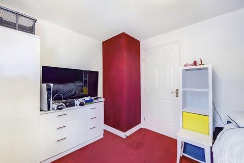 98 Caspian Way, Purfleet-on-thames, RM19 1LE
