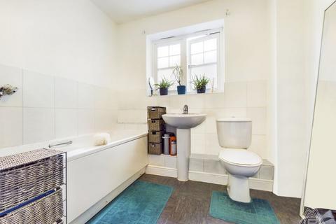 98 Caspian Way, Purfleet-on-thames, RM19 1LE