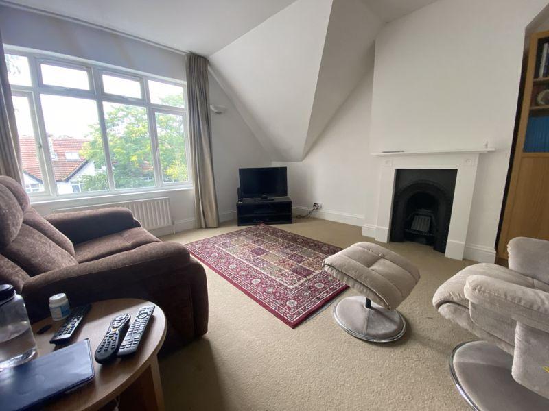 Banstead Road, Carshalton 2 bed apartment £1,400 pcm (£323 pw)