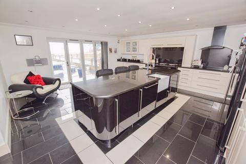 4 bedroom detached house for sale - Orsett Road, Horndon On The Hill
