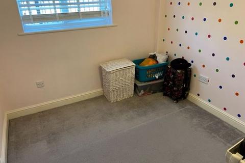 2 bedroom apartment to rent, Beautiful Two Bedroom Ground Floor Flat £1000 pcm - Ringwood - Available June 24