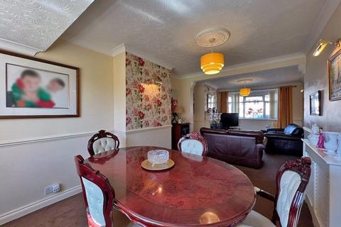 44 Blakeley Avenue, Wolverhampton, WV6 9HS