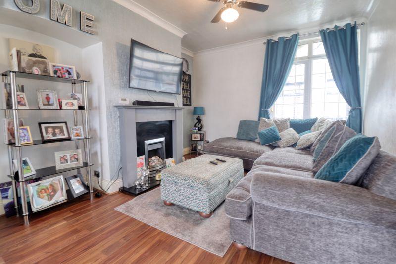 Spencer Avenue, Scunthorpe 4 bed semidetached house £158,000