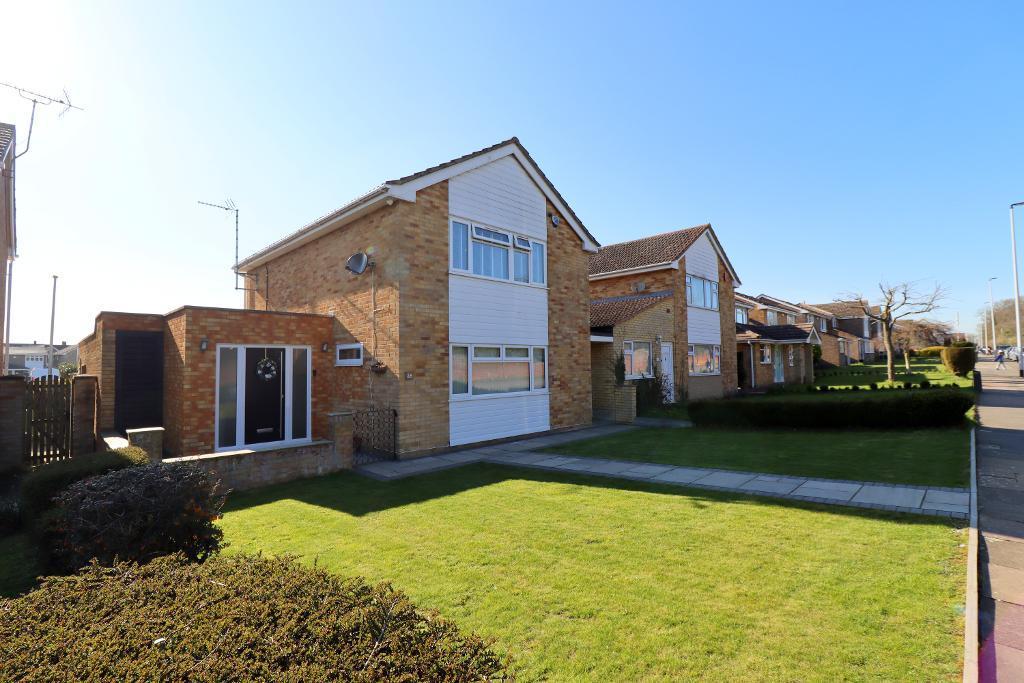 Selsey Drive, Putteridge, Luton, Bedfordshire, LU2 8HZ 3 bed detached