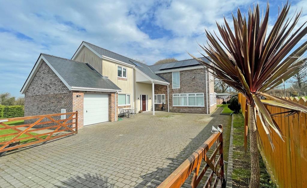 Llangristiolus, Isle of Anglesey, LL62 4 bed detached house