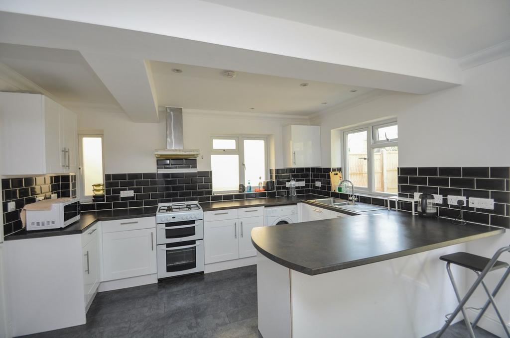 Mill Lane, Broomfield, Chelmsford, CM1 3 bed detached house £465,000