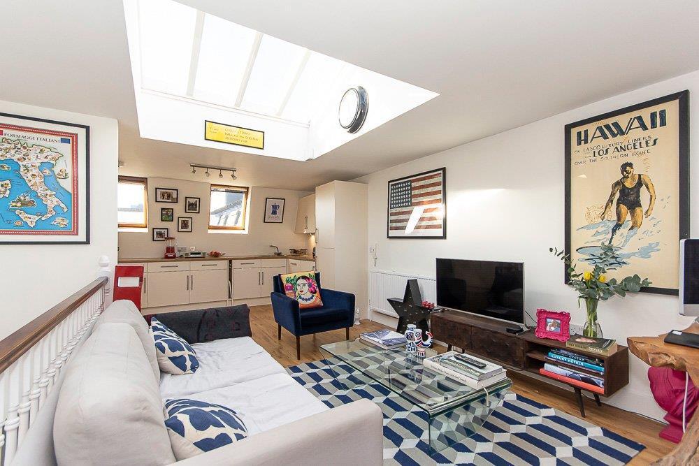 Rothschild Road, Chiswick W4 3 bed townhouse £2,800 pcm (£646 pw)