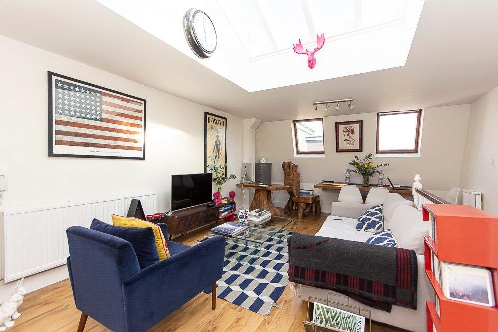 Rothschild Road, Chiswick W4 3 bed townhouse £2,800 pcm (£646 pw)
