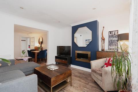88 Longfellow Road, Worcester Park, KT4 8BE