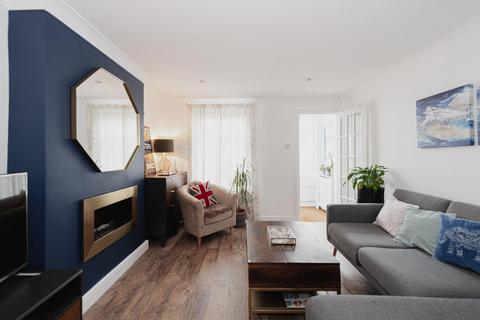 88 Longfellow Road, Worcester Park, KT4 8BE
