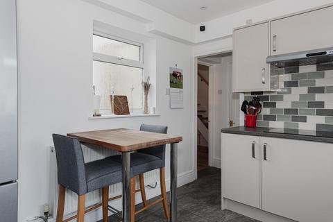 88 Longfellow Road, Worcester Park, KT4 8BE