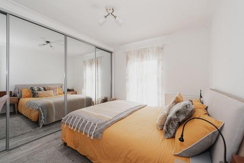 88 Longfellow Road, Worcester Park, KT4 8BE