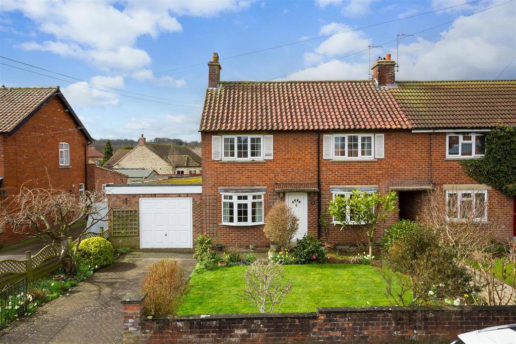 Ashdale Road, Helmsley, York 3 bed end of terrace house for sale £310,000