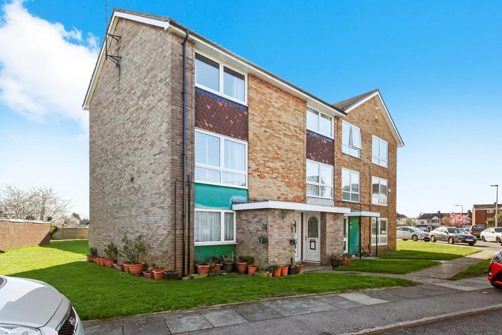 Shepherds Close, Chadwell Heath, RM6 2 bed for sale £275,000
