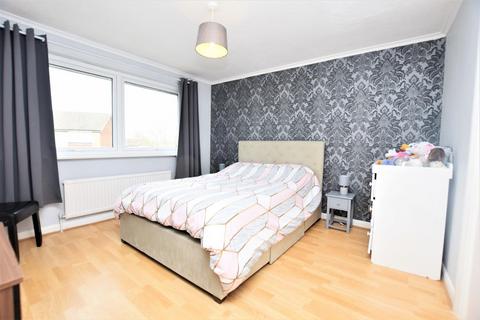 91 Shepherds Close, Romford, RM6 5AH