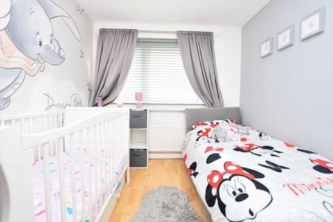 91 Shepherds Close, Romford, RM6 5AH