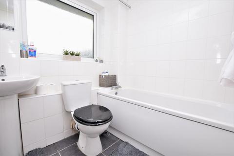 91 Shepherds Close, Romford, RM6 5AH