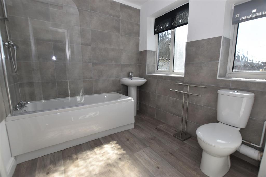 Caledon Close, Hull 2 bed semidetached house £650 pcm (£150 pw)