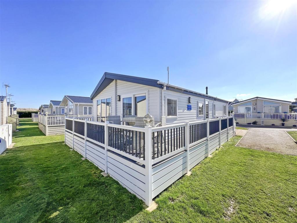 St. Johns Road, Whitstable 2 bed park home for sale £135,000
