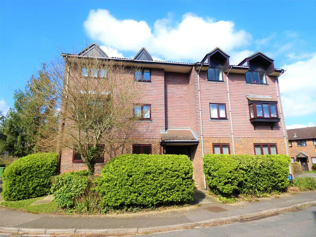 Longmead, Liss, Hampshire, GU33 2 bed apartment to rent £950 pcm (£