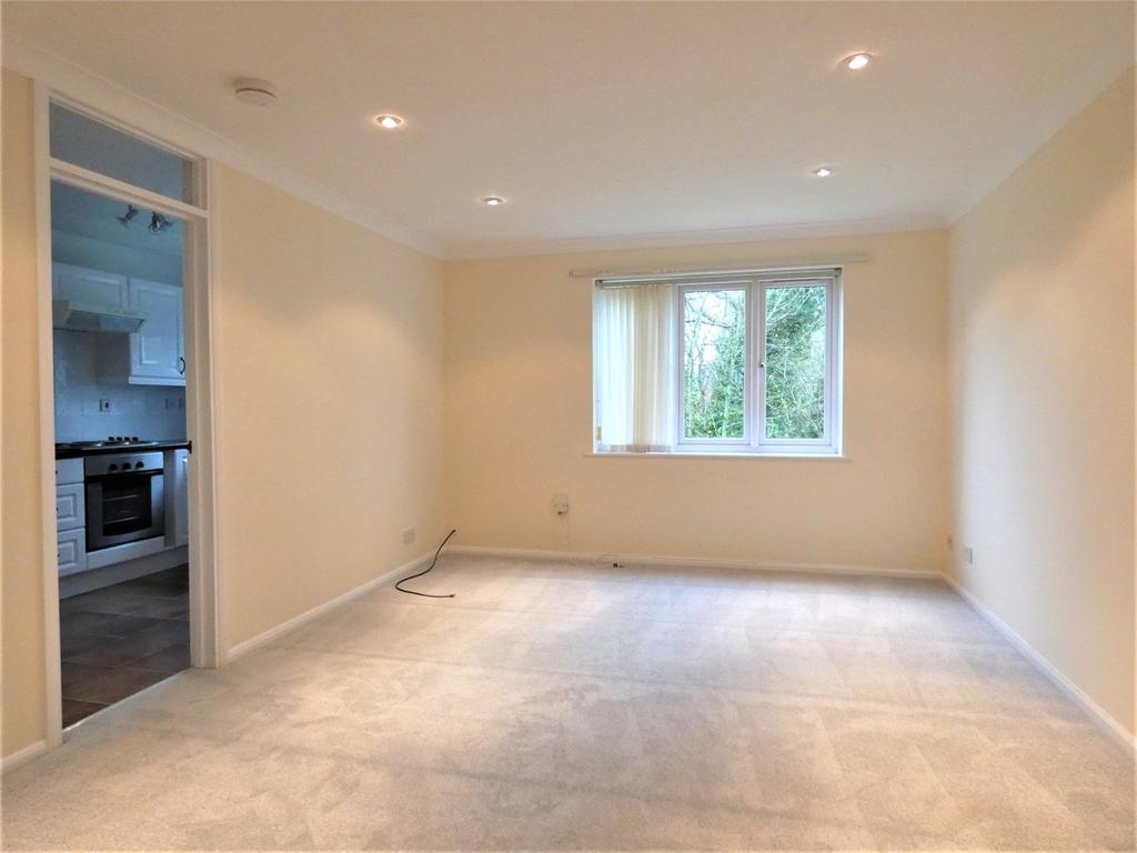 Longmead, Liss, Hampshire, GU33 2 bed apartment to rent £950 pcm (£219 pw)