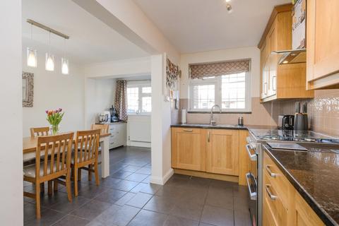 10 Binfield Road, Byfleet, West Byfleet, KT14 7PN