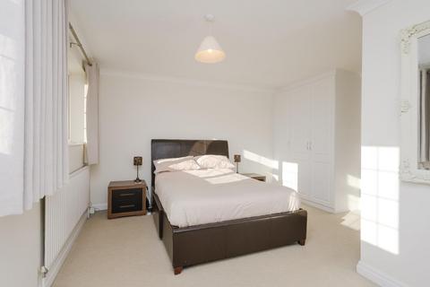 10 Binfield Road, Byfleet, West Byfleet, KT14 7PN