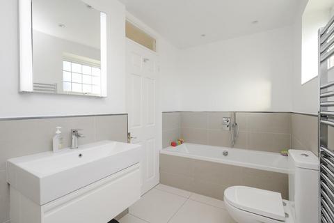 10 Binfield Road, Byfleet, West Byfleet, KT14 7PN
