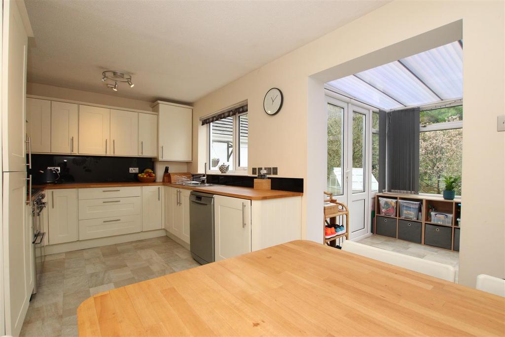 Kitchen Dining Room.JPG