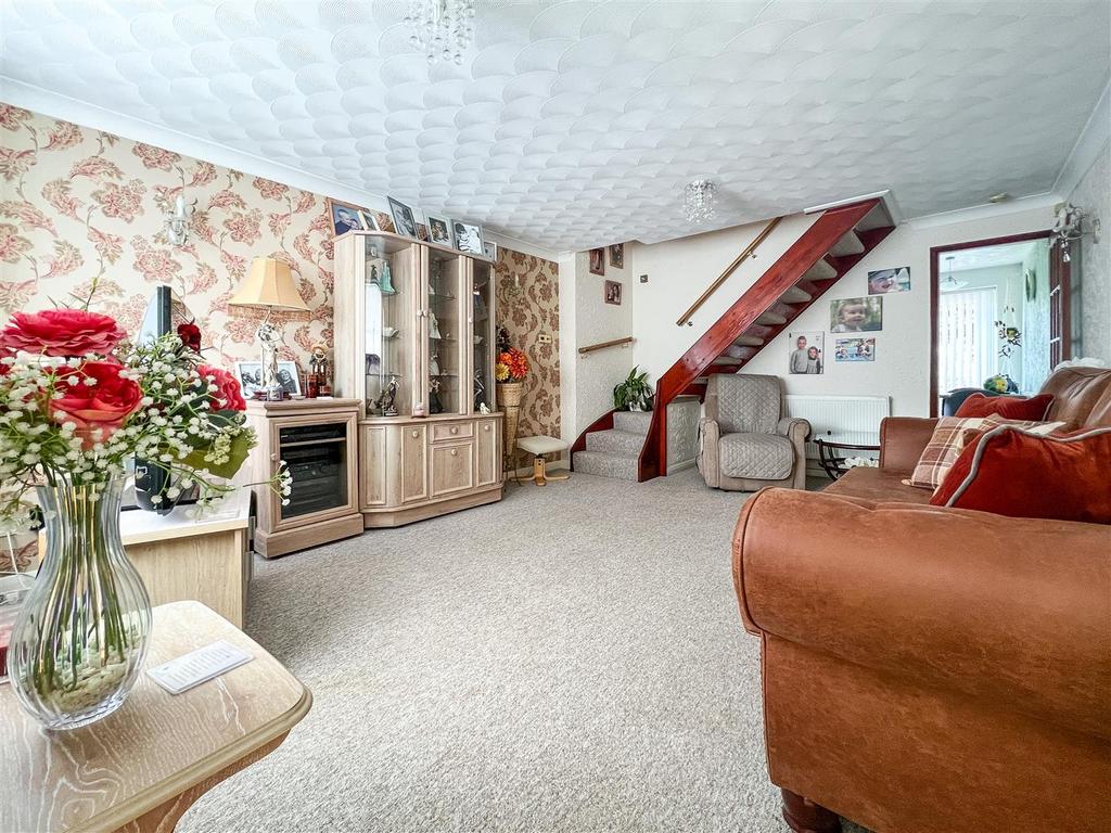 Harting Gardens, Portchester 2 bed semidetached house £275,000
