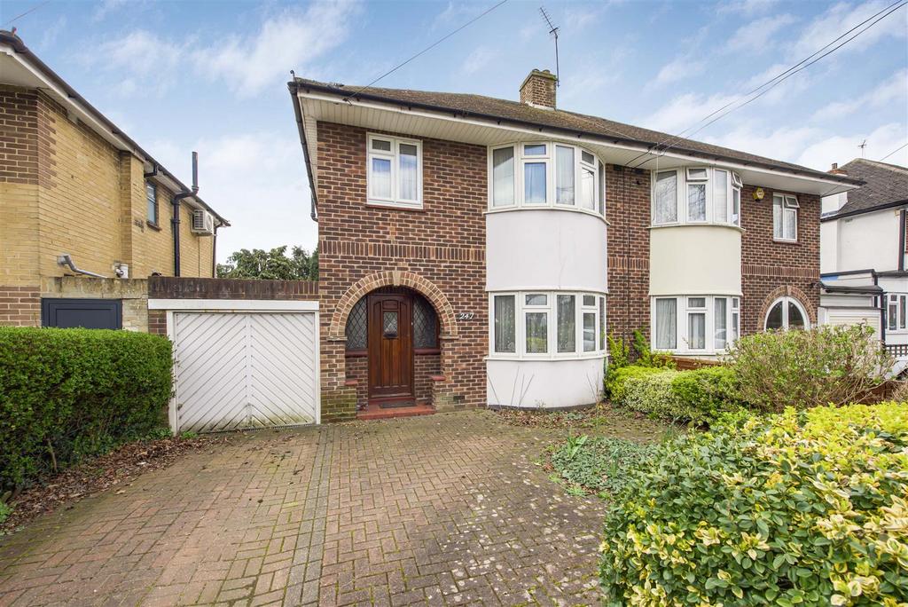 Uxbridge Road, Hampton Hill 3 bed semidetached house for sale £675,000
