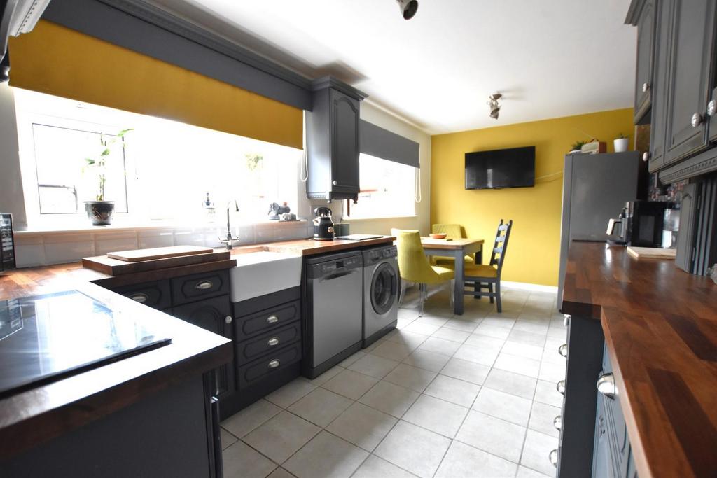 Coleby Road, West Halton, Scunthorpe 3 bed detached house for sale £