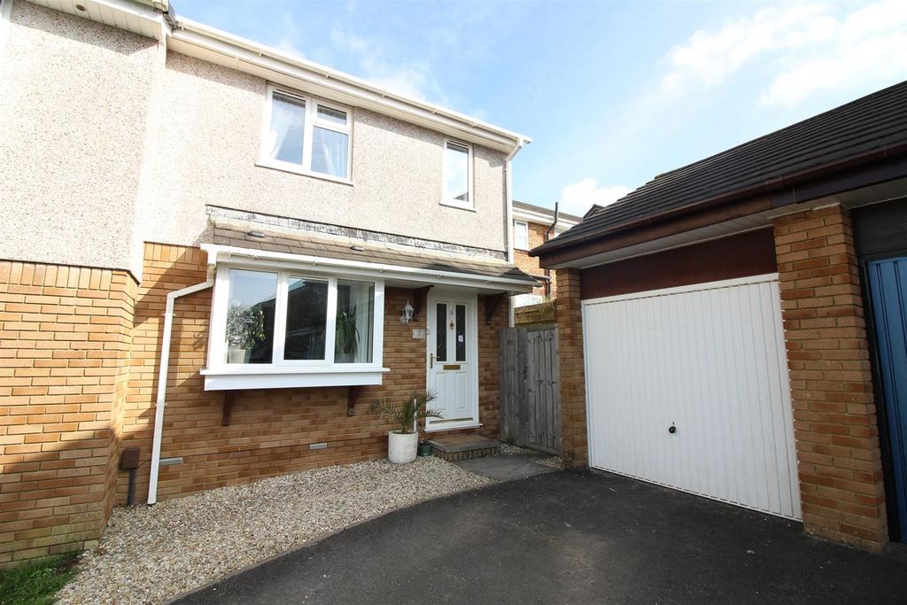 Hallett Close, Latchbrook, Saltash 3 bed semidetached house £270,000