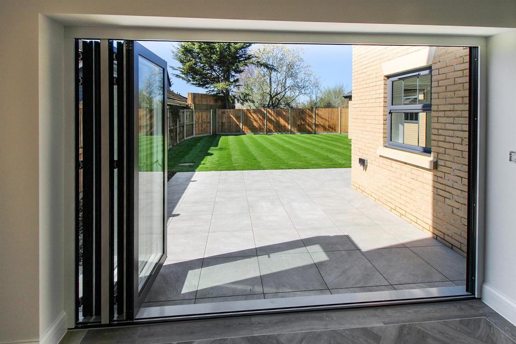 Doors to Rear Garden