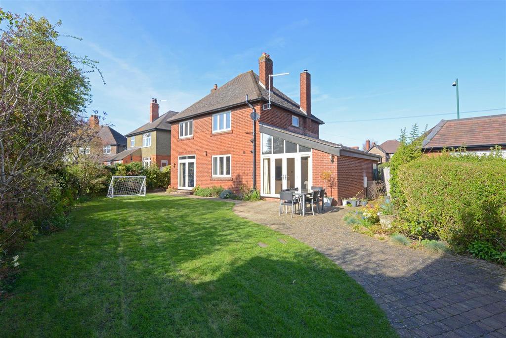 Shelton Road, Copthorne, Shrewsbury 4 bed detached house £560,000