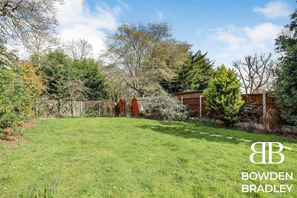 Tudor Crescent, Hainault 3 bed semidetached house for sale £500,000