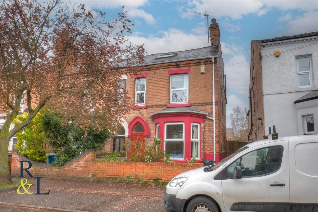 Julian Road, West Bridgford, Nottingham 4 bed semidetached house for