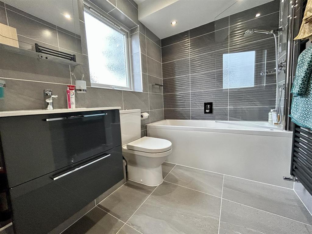 En suite bathroom/wc