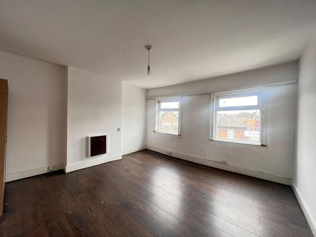 Stanstead Road, London 2 bed apartment £1,700 pcm (£392 pw)