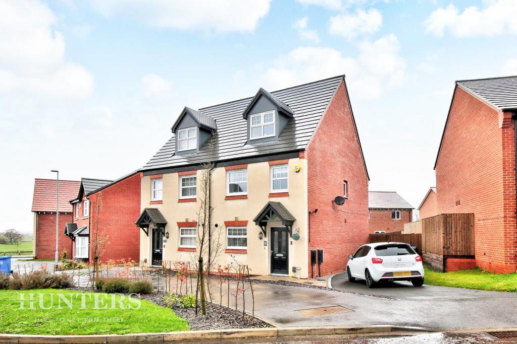 Kirkfell Drive, Middleton M24 3 bed semidetached house for sale £280,000