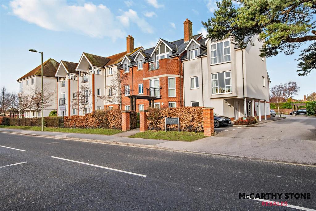 Farringford Court, Avenue Road, Lymington, Hampshire, SO41 9PA 2 bed