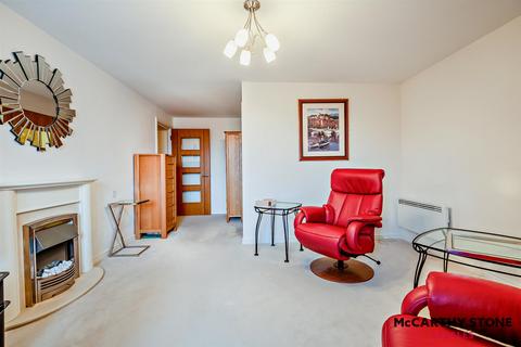 2 bedroom apartment for sale, Farringford Court, Avenue Road, Lymington, Hampshire, SO41 9PA